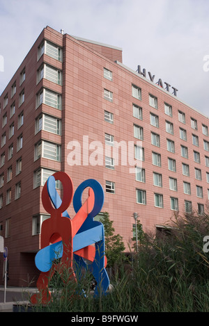 Les boxeurs sculpture de Keith Haring Potsdamer Platz Berlin Allemagne Banque D'Images