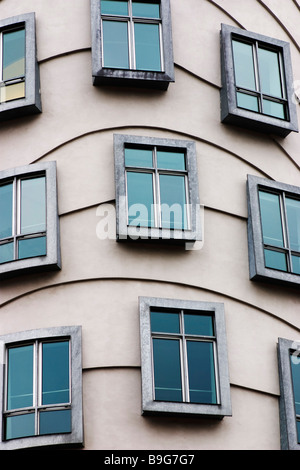 Vue d'ensemble de windows Maison Dansante à Prague, République tchèque. Banque D'Images