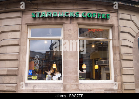 Café Starbucks dans le centre-ville de Manchester UK Banque D'Images