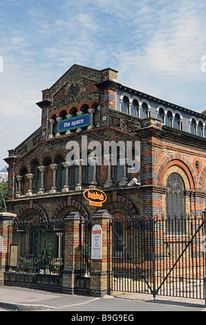 L'espace, anciennement Église presbytérienne St Paul en Angleterre, maintenant un centre culturel. Banque D'Images