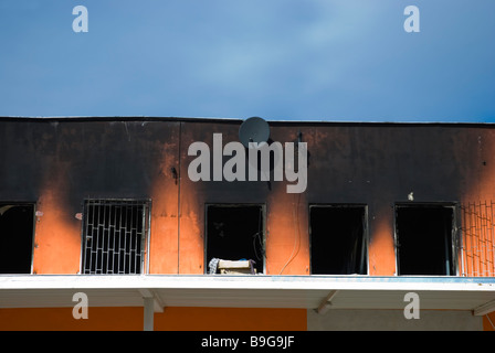 Immeuble incendié à sapa l'Asia Trade Center à Libus district dans banlieue de Prague République Tchèque Europe Banque D'Images