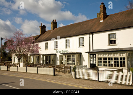 Les deux brasseries Pub à Chipperfield Herts pubs village village green et un pub traditionnel, public house Banque D'Images