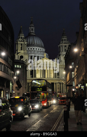 La congestion de Peter s Hill près de St Paul's Cathedral City of London England UK Banque D'Images