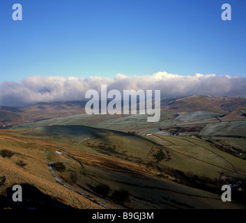 Chinley Churn, Kinder Scout dans l'arrière-plan, matin d'hiver glacial. Parc national de Peak District, Derbyshire, Angleterre Banque D'Images