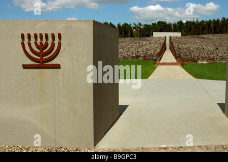 Belzec menorah juive mémorial sur l'entrée de camp d'extermination de Belzec site commémoratif d'abord les camps d'extermination nazis Banque D'Images