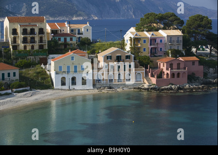 Grèce céphalonie île Îles Ioniques localité Assos maisons perspective beach Méditerranée destination Europe Banque D'Images