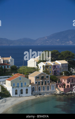 Grèce céphalonie île Îles Ioniques localité Assos maisons perspective beach Méditerranée destination Europe Banque D'Images