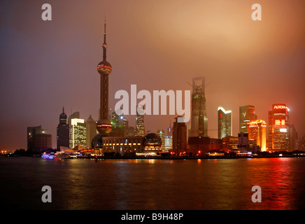 La Chine, Shanghai. Pudong vu du Bund. Banque D'Images