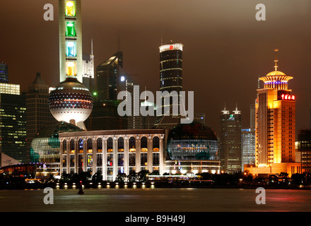 La Chine, Shanghai. Pudong vu du Bund. Banque D'Images