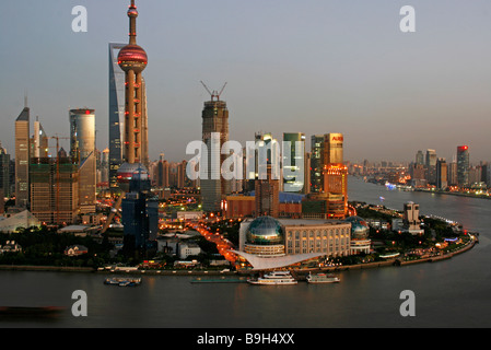 La Chine, Shanghai. Vue depuis l'hôtel Hyatt sur le Bund de Shanghai. Banque D'Images