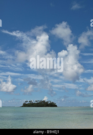 Les cumulus sur l'île du Pacifique sud Banque D'Images