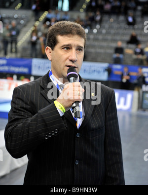 Valeri Belenki, Allemagne, sur le microphone, directeur de la coupe du monde de gymnastique gymnastique Stuttgart, Bade-Wurtemberg, Allemagne, Union européenne Banque D'Images