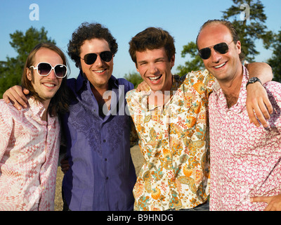 Men smiling at camera Banque D'Images