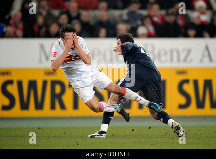 Frappé au visage, faute sur Christian Traesch, le VfB Stuttgart, gauche, par Massimo Oddo, FC Bayern München Banque D'Images