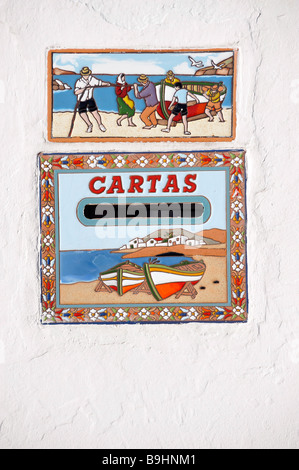 Nom de boîte aux lettres et plaque sur une maison à Las Playitas, Fuerteventura, Canary Islands, Spain, Europe Banque D'Images