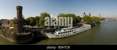 La Tour Malakoff port Rheinauhafen, Rheinau, promenade du lac, Skyline, Cologne, Rhénanie du Nord-Westphalie, Allemagne Banque D'Images