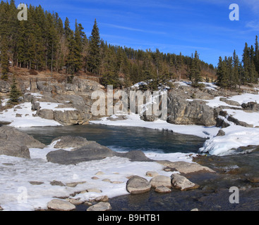 Icy Elbow River dans la région de Kananaskis, Alberta Banque D'Images