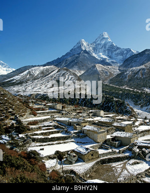 Les champs en terrasses près de Pangboche, Mont Ama Dablam, 6856 mètres, deuxième pic 5563 mètres, Khumbu, Himalaya, Népal, Asie du Sud Banque D'Images