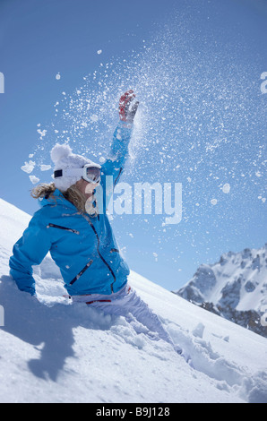 Woman in snow Banque D'Images