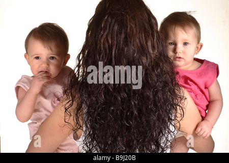 Mère et des jumeaux, 10 mois Banque D'Images