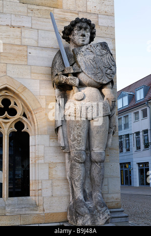 Sculpture historique de Roland sur l'ancienne Mairie, Halberstadt, Harz, Saxe-Anhalt, Allemagne, Europe Banque D'Images