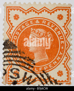 Gros plan de la ½ sou orange Victorian British postal timbre sur fond blanc publié entre 1887 et 1900, partie de la "Jubilee issue". Utilisé. Banque D'Images