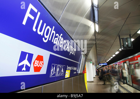 Gare de l'aéroport, Stuttgart, Bade-Wurtemberg, Allemagne, Europe Banque D'Images