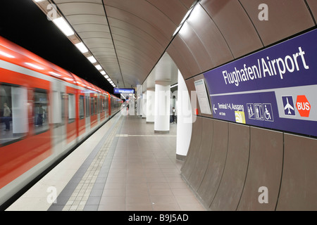 Gare de l'aéroport, Stuttgart, Bade-Wurtemberg, Allemagne, Europe Banque D'Images