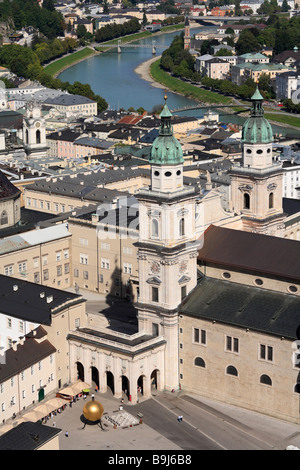 Centre-ville historique de Salzbourg, Kapitelplatz et de la cathédrale, vue de Festung Hohensalzburg, la forteresse de Hohensalzburg, Salzbourg Banque D'Images