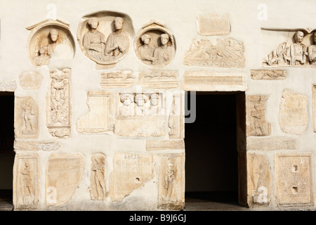 Reliefs romain dans l'arcade du Schloss Seggau près de Leibnitz, Styrie, Autriche, Europe Banque D'Images