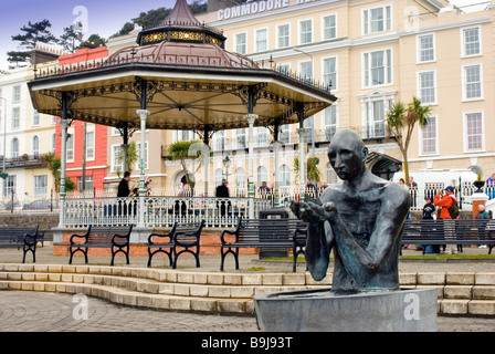 Le navigator et statue sur band stand front de Cobh, dans le comté de Cork, Irlande Banque D'Images