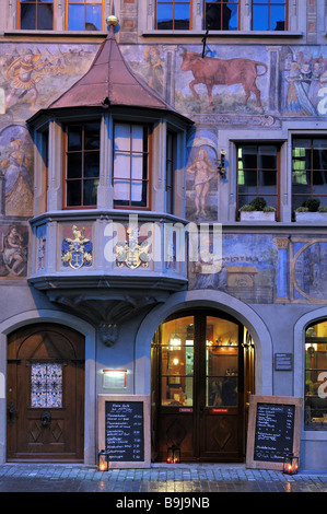 Façade historique avec une fenêtre en baie, Stein am Rhein, dans le canton de Schaffhouse, Suisse, Europe Banque D'Images