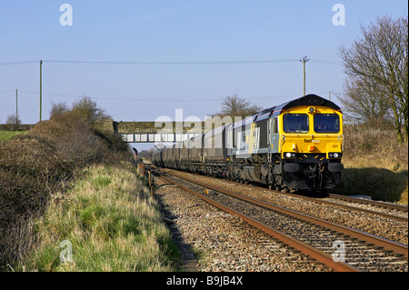 Défunte Jarvis Fastline classe fret transporté 66 Train de charbon passe par l'accomplissement de Worcestershire le charbon pour l'éon contrat. Banque D'Images