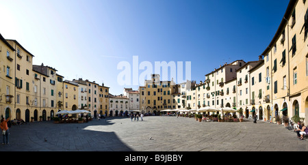 Piazza del Anfiteatro Square, la place Piazza Mercato, amphithéâtre, Lucca, Toscane, Italie, Europe Banque D'Images