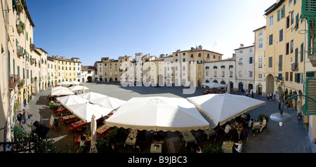 Piazza del Anfiteatro Square, la place Piazza Mercato, amphithéâtre, Lucca, Toscane, Italie, Europe Banque D'Images