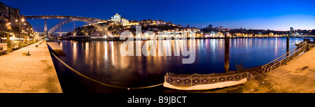 Cais da Ribeira en vue de la ponte de Dom Luis I, Dom Luis I, pont, rivière Duoro Rio Ribeira Quay, Porto, UNESCO World C Banque D'Images