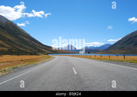 La route par le lac Pearson, Arthur's Pass National Park, Canterbury, île du Sud, Nouvelle-Zélande Banque D'Images