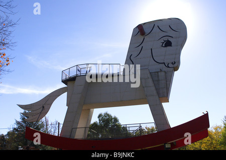 Le grand Cheval à bascule est une attraction touristique à Gumeracha dans les collines d'Adélaïde en Australie Méridionale Banque D'Images