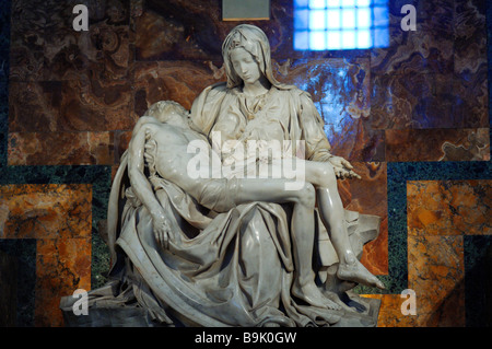 L'Italie, Lazio, Rome, Basilica di San Pietro in Vaticano (la basilique Saint Pierre), Piet de Michel-Ange Banque D'Images