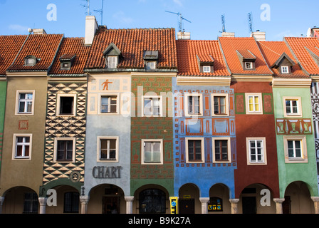 Une belle rangée de bâtiments colorés à la place du Vieux Marché (Stary Rynek), Poznan, Pologne Banque D'Images