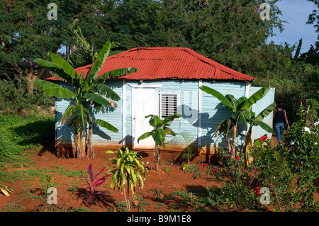 La province de Samana, République dominicaine, El Rincon, maison traditionnelle en bois Peinture Banque D'Images