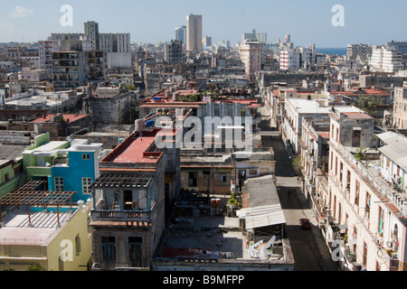 Une vue sur les toits de Centro Habana, Cuba Banque D'Images
