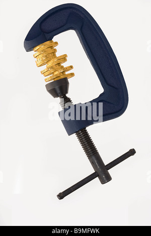 Collier G Squeezing out of balance UK Pound coins Banque D'Images