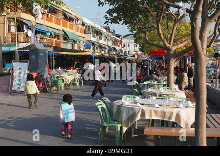 Restaurants le long de la promenade Waterfront, Cheung Chau, Hong Kong Banque D'Images