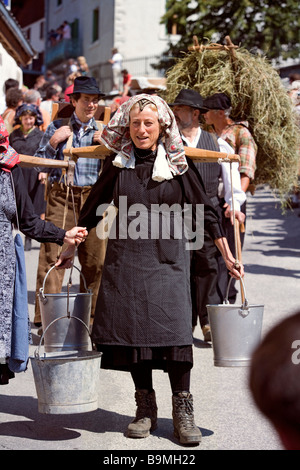 France, Savoie, Peisey Nancroix, Costume et Mountain festival, femme en costume Banque D'Images