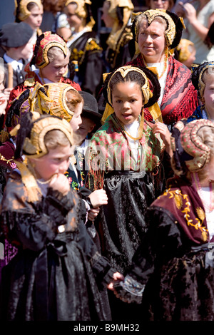 France, Savoie, Peisey Nancroix, Costume et Mountain festival, femme et enfants costumés Banque D'Images