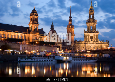 Allemagne, Saxe, Dresde Stade classé au Patrimoine Mondial par l'UNESCO sur l'Elbe, banque, de gauche à droite, l'ex Banque D'Images