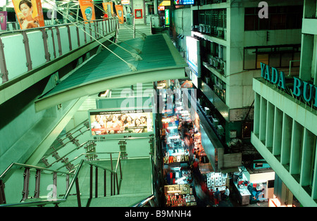 La station de Skytrain Sala Daeng, Bangkok, Thaïlande Banque D'Images