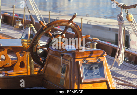 Détail d'un vieux bateau à voile au vieux port à Marseille, Provence, France, Europe Banque D'Images