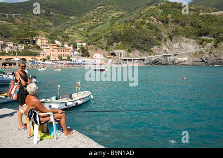 Monterosso al Mar Ligurie Italie premier de cinq villes et villages de la région des Cinque Terre cinq terres Banque D'Images